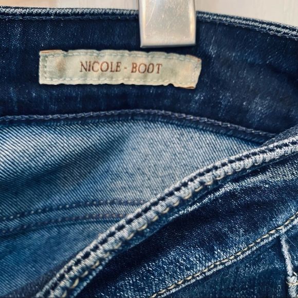 COPY - Guess Dark wash women’s jeans size 28 - Picture 11 of 11